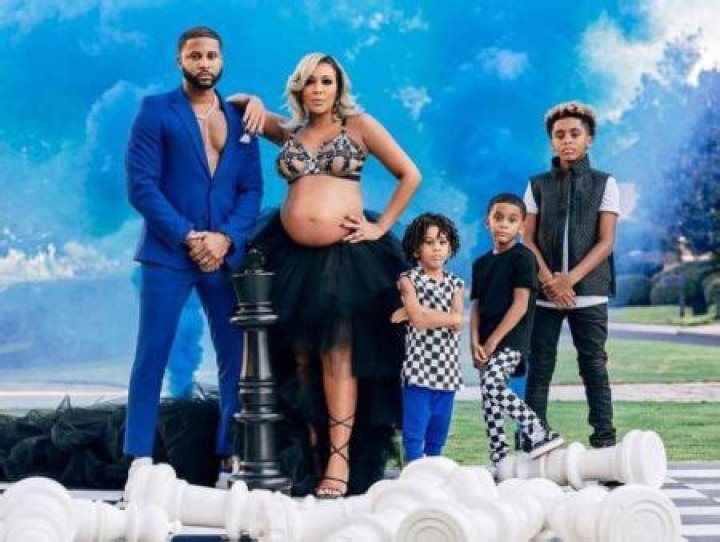 Former NFL Player, Devale Ellis and his Wife, Khadeen Ellis are Expecting Their Fourth Child