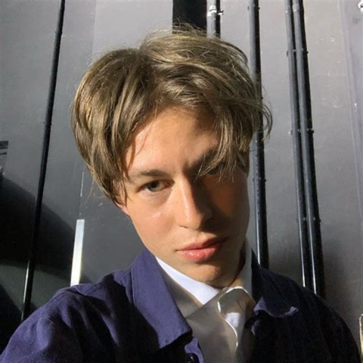 Frederik Rabe - Age, Family, Bio