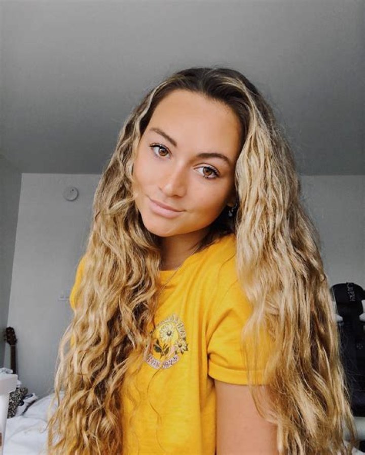 
Gabriela Gonzalez Height, Weight, Net Worth, Age, Birthday, Wikipedia, Who, Nationality, Biography 