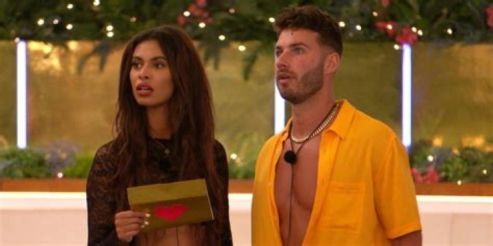 ‘Geordie Shore’ star Charlotte Crosby’s relationship with her boyfriend Josh Ritchie is very cringey yet sweet. Find out their romantic text exchange here!