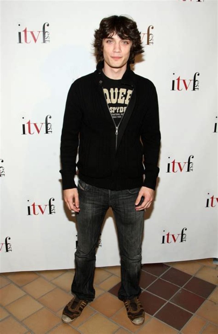 George Finn Net Worth - Wiki, Age, Weight and Height, Relationships, Family, and More