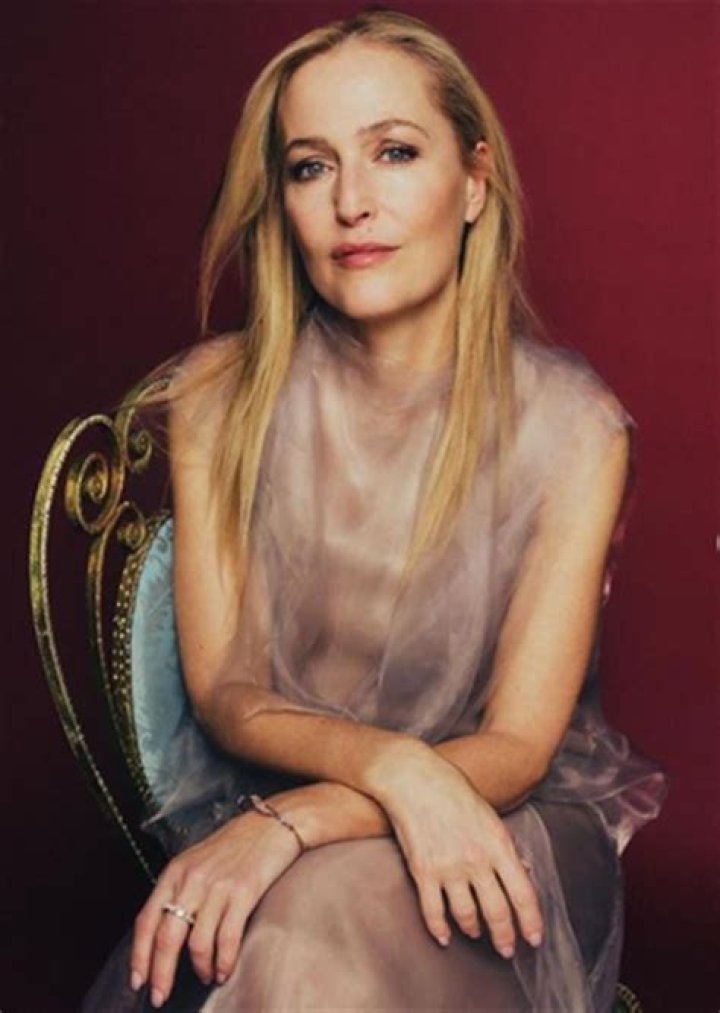 	Gillian Anderson regrets returning to work on the X-Files 10 days after giving birth	