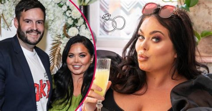 
‘Gogglebox’ Star Scarlett Moffatt Announces First Pregnancy with Boyfriend Scott Dobinson 
