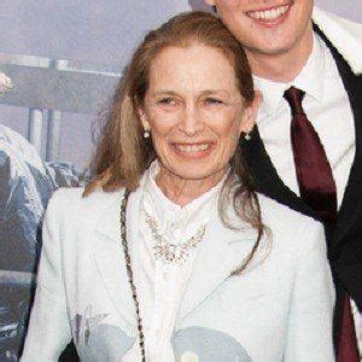 Grethe Barrett Holby - Age, Family, Bio