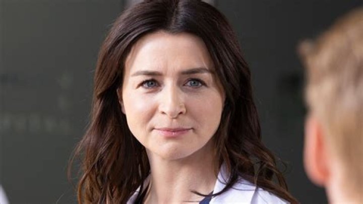 
‘Grey’s Anatomy’: Caterina Scorsone Details How Ellen Pompeo’s Absence Will Work in Season 19 
