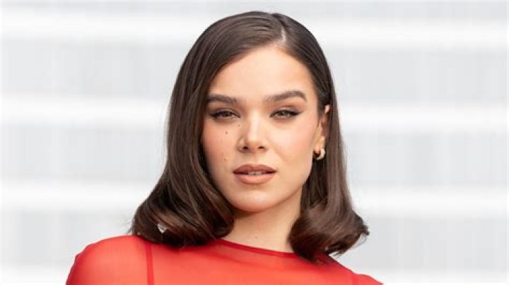 Hailee Steinfeld has Reportedly Been Dating Josh Allen for A Few Weeks Now!