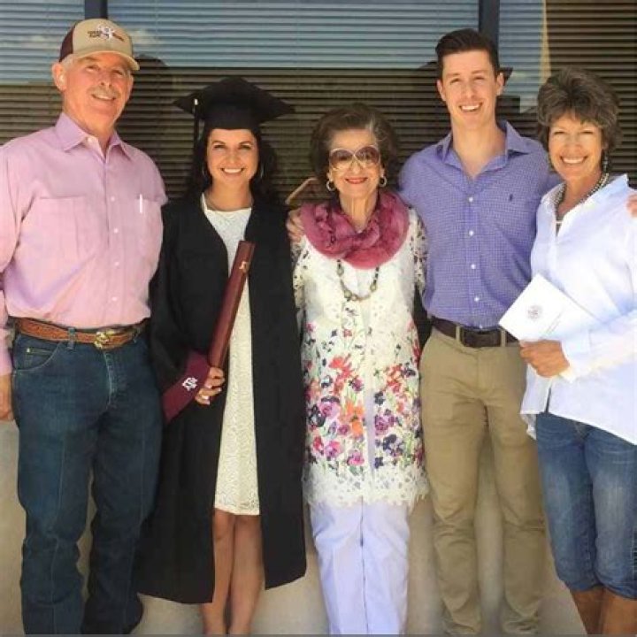 Hailey Kinsel - Age, Family, Bio