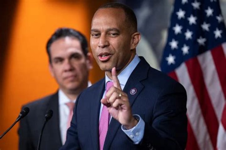 
Hakeem Jeffries Chosen as Nancy Pelosi’s Successor, Becoming First Black Party Leader in U.S. History 