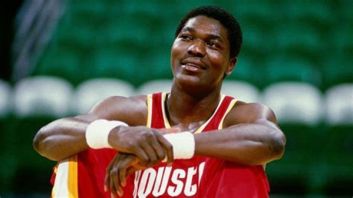 Hakeem Olajuwon Net Worth: NBA Career & Lifestyle
