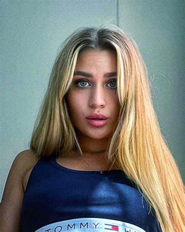 
Hannah Klein Height, Weight, Net Worth, Age, Birthday, Wikipedia, Who, Nationality, Biography 