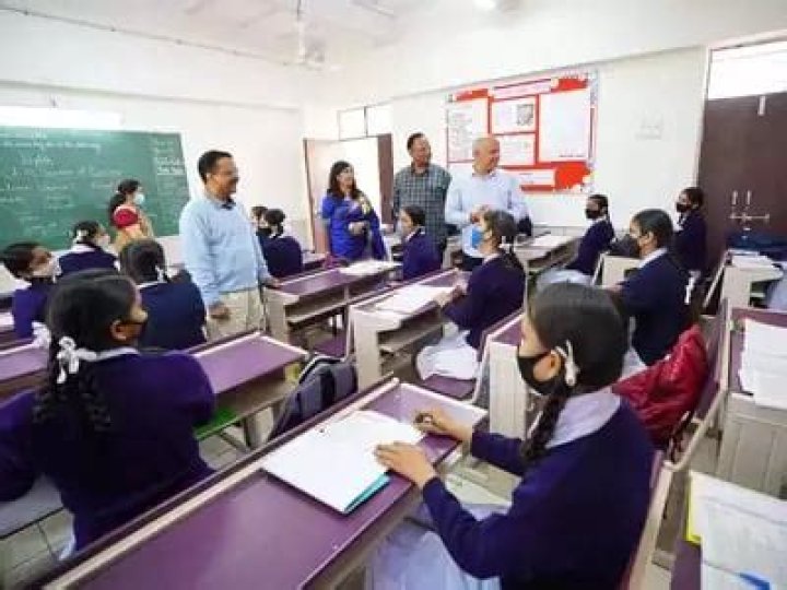 
HC notice to Kejriwal govt on PIL regarding Delhi schools 