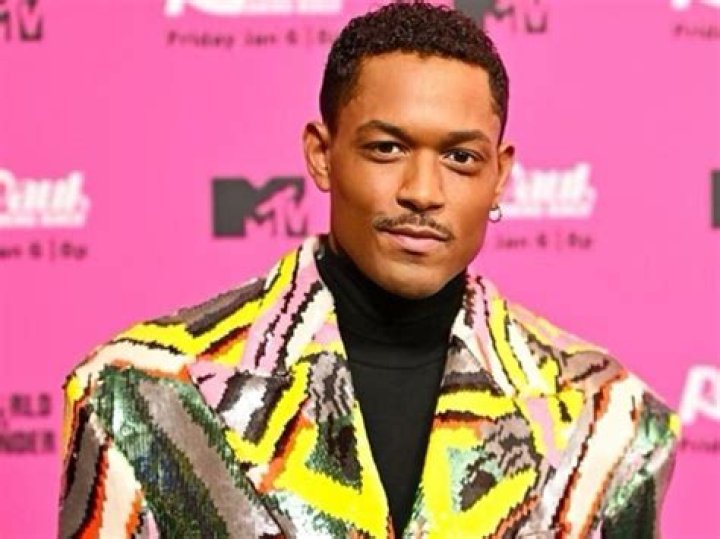 
“He’s too good for this show” – The Real Friends of WeHo fans go gaga over Curtis after season premiere 