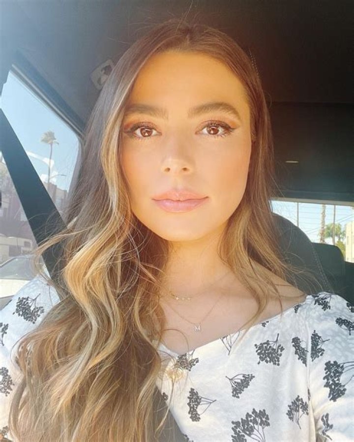 Helen Cosgrove Height, Weight, Net Worth, Age, Birthday, Wikipedia, Who, Instagram, Biography