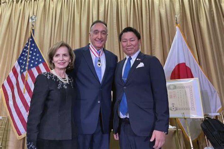 Henry Cisneros - Age, Family, Bio