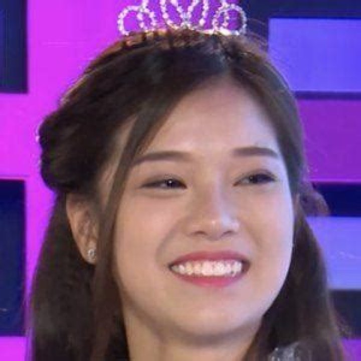 Hoang Yen - Age, Family, Bio