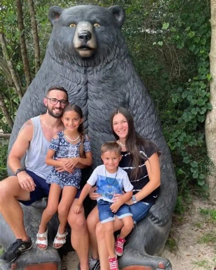 Holly Beck - Age, Family, Bio