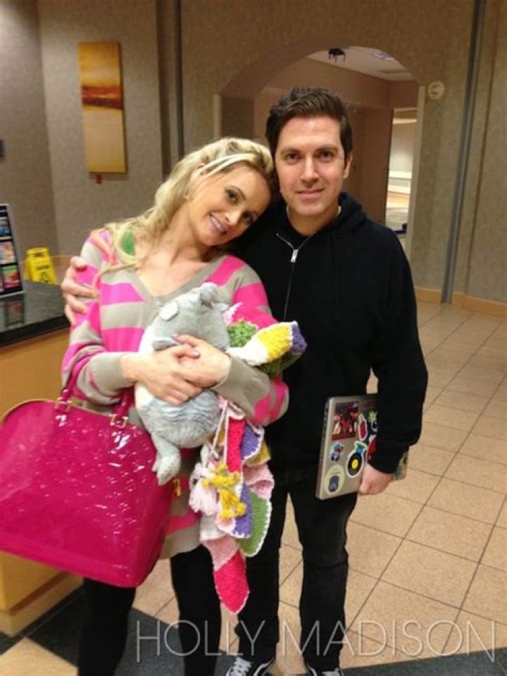 Holly Madison gives birth to baby girl Rainbow Aurora, defends her name choice