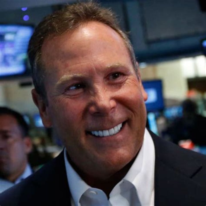 How did Stephen Cloobeck make his money?