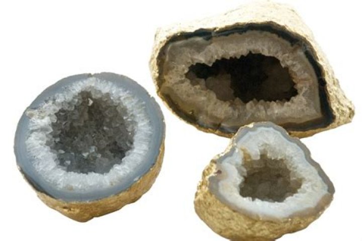 How do you color geodes?