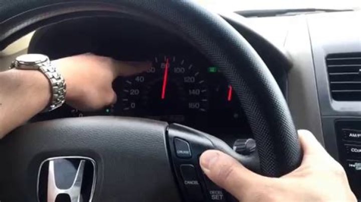 How do you use cruise control on a 2000 Honda Accord?