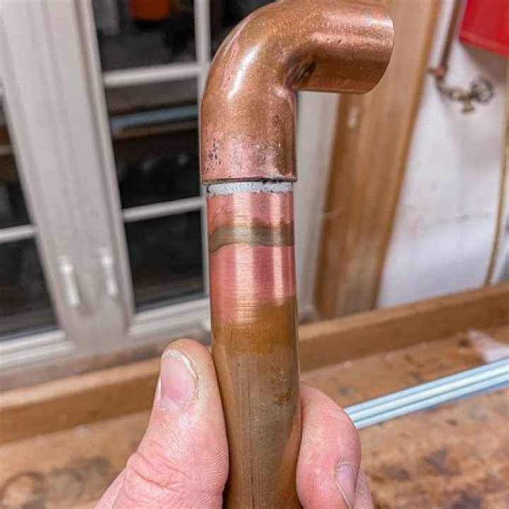 How much does a length of copper pipe weigh?