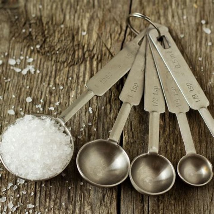 How much does a teaspoon of salt weigh in grams?