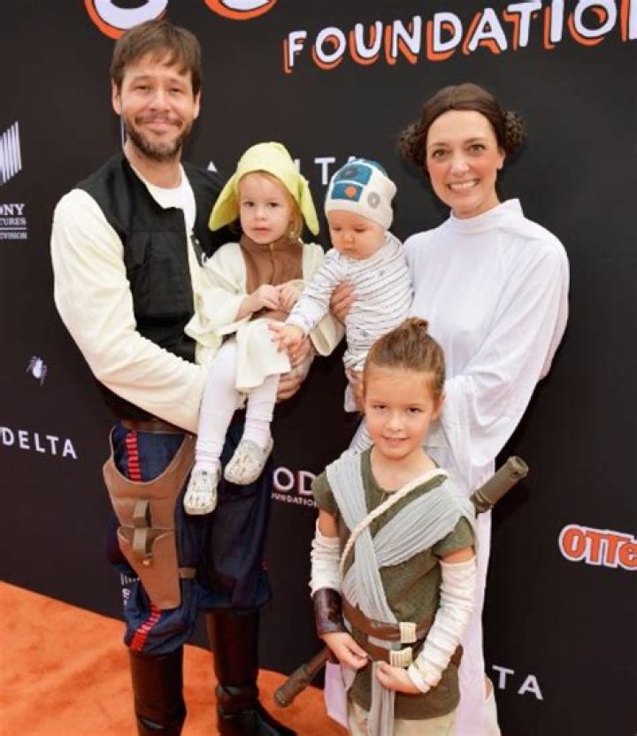 Ike Barinholtz - Age, Family, Bio