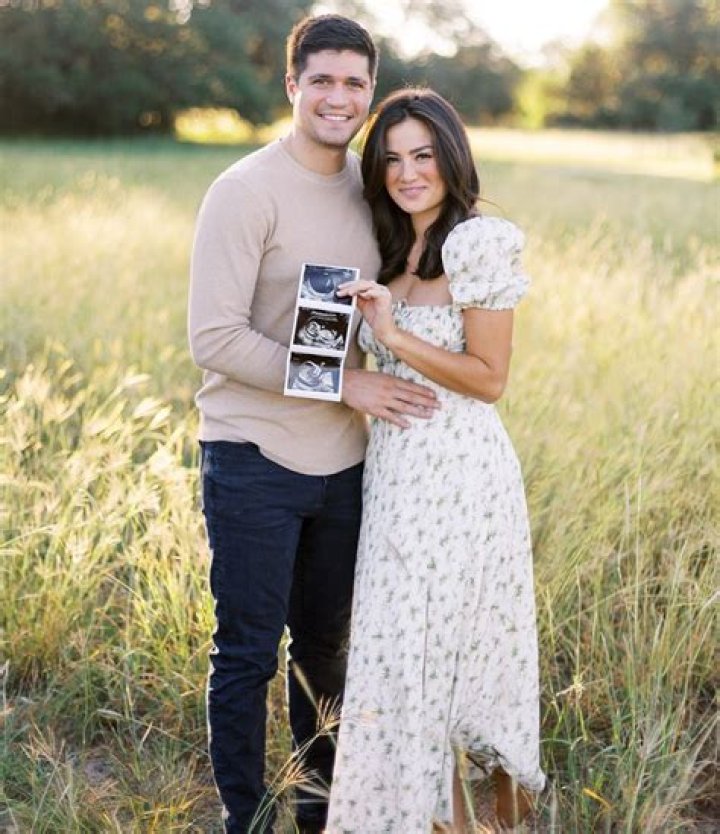 Into the Pregnancy Journey of The Bachelor alum Caila Quinn!