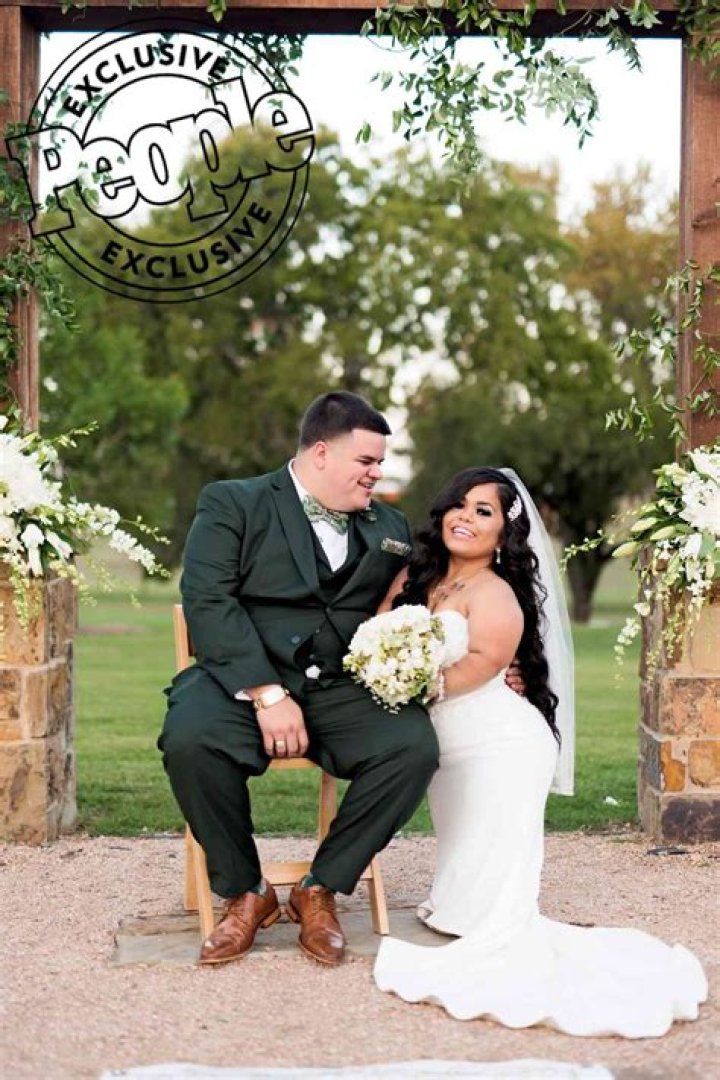 Is Amanda Salinas married?