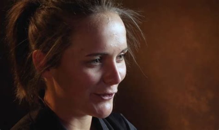 Is Amelia Kerr Lesbian Or Does She Have A Boyfriend? Sexuality Partner And Age Family