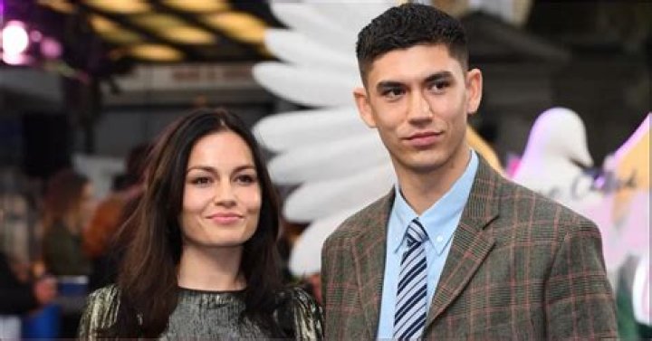 Is Archie Renaux Gay? Girlfriend And Partner 2024