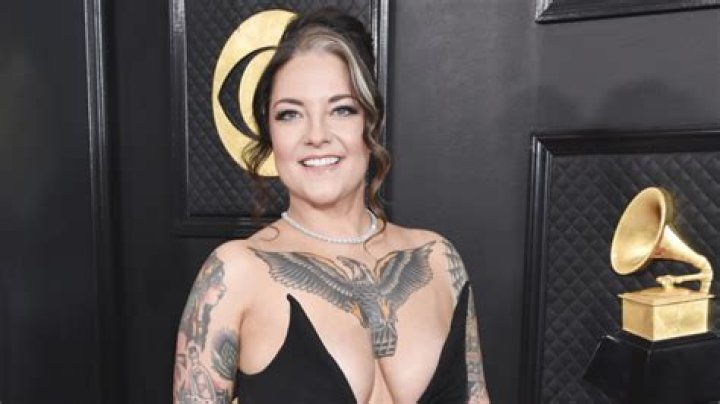 Is Ashley Mcbryde Gay? Know More About Her Life!