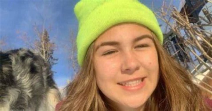 Is Dr. Michelle Oakley Daughter, Willow Oakley Single or Dating?