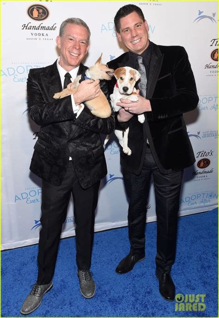 Is Elvis Duran hiding his boyfriend? His love life is still away from spotlights?