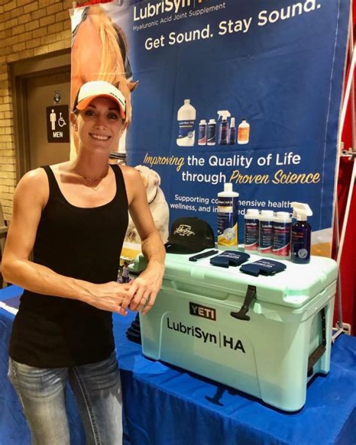 Is Erin Bradshaw Married? Her Bio, Age, Husband and Net worth