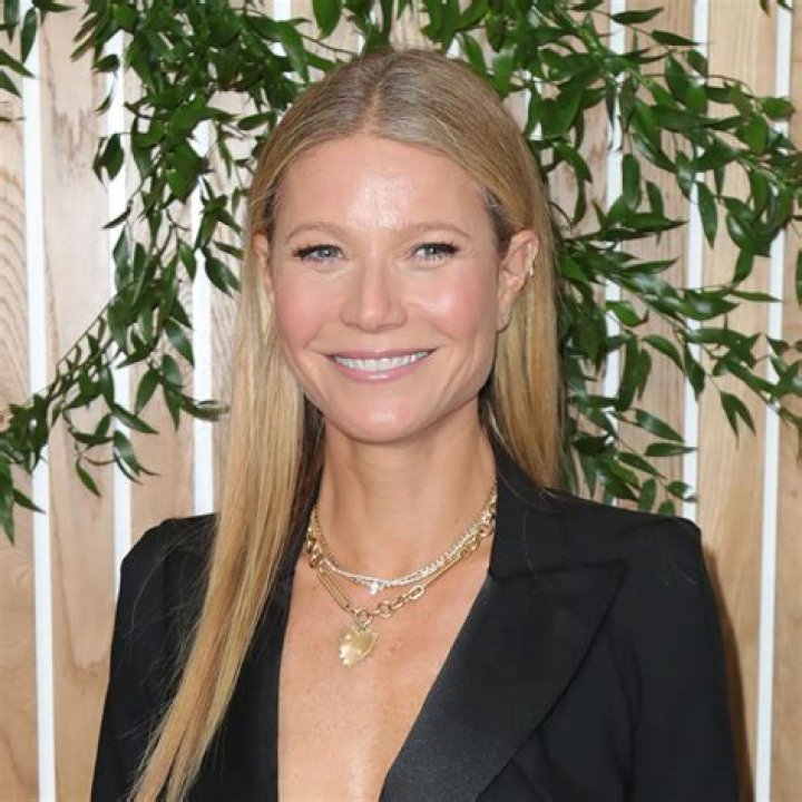 Is Gwyneth Paltrow wearing a terrible wig, or is that her real hair?