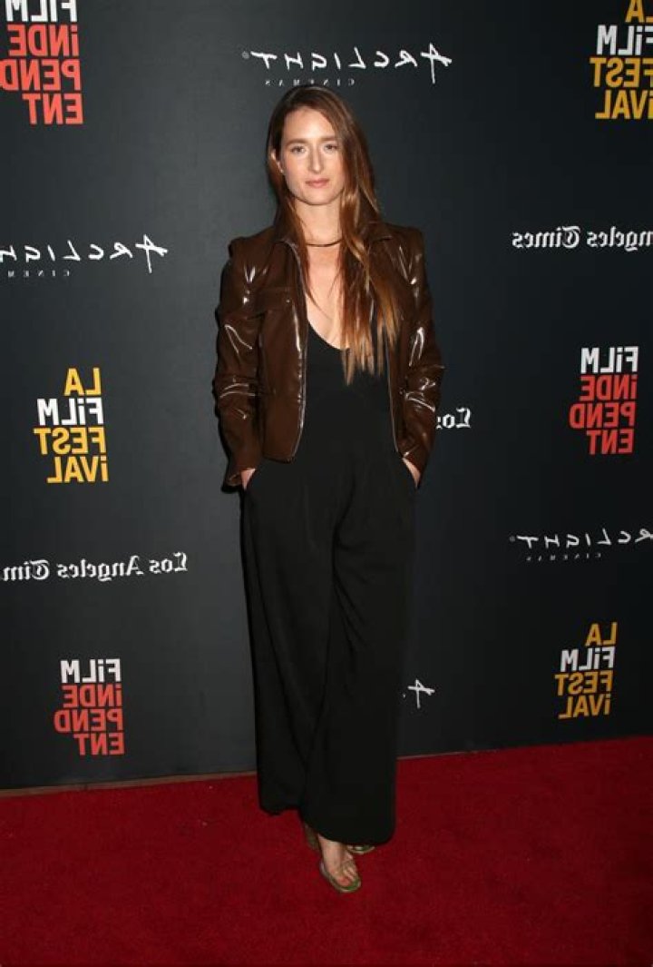 Is Meryl Streep trying to convince daughter Grace to get married at home?