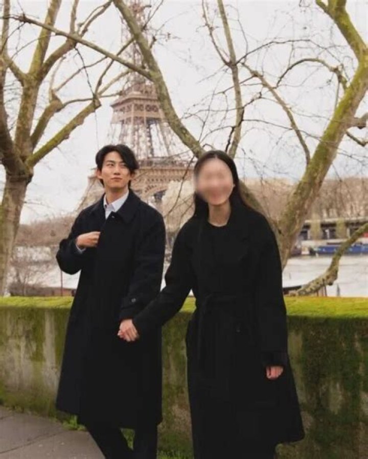 
Is Taecyeon Married to Wife? Or Dating a Girlfriend? 