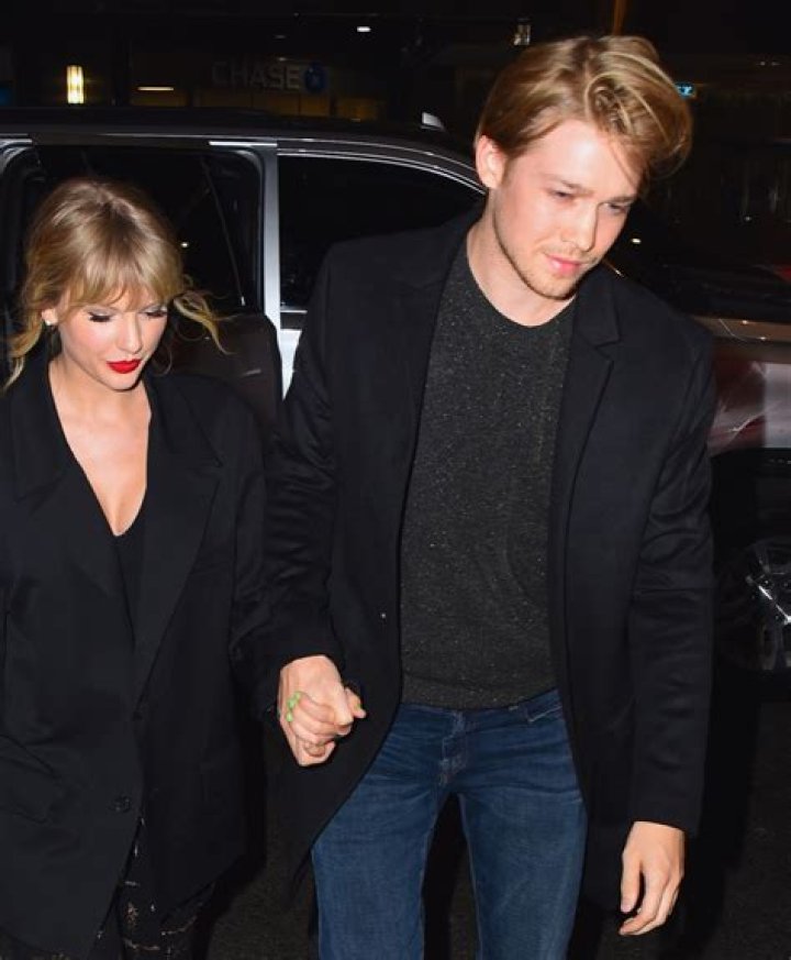 Is Taylor Swift dating 20-year-old blonde pro-surfer John John Florence?