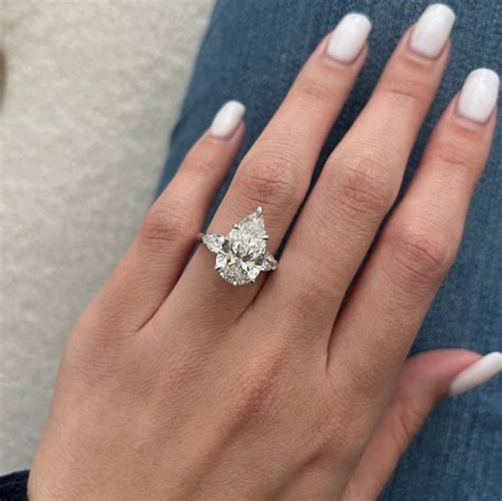 J-Woww shows off 7.5 carat engagement ring: pretty or tacky & tasteless?