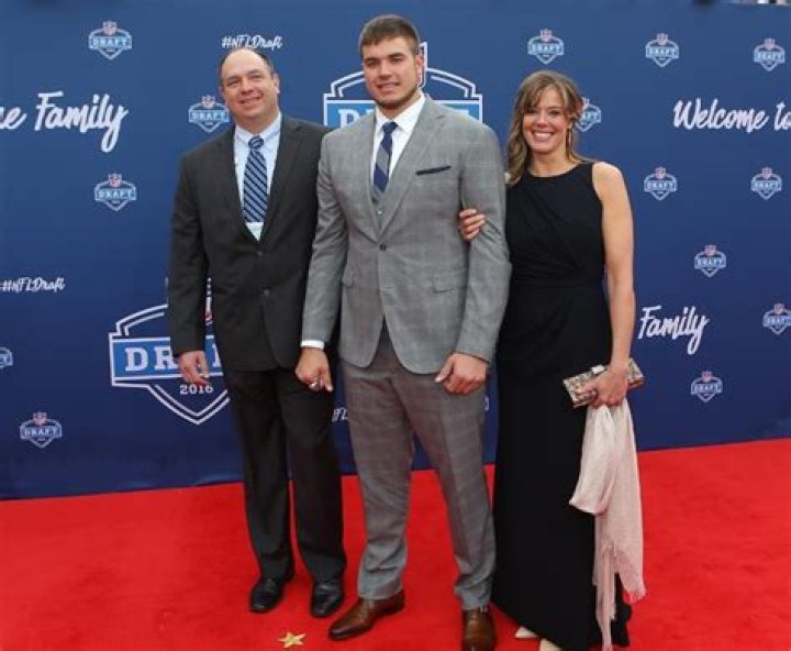 
Jack Conklin Height, Weight, Net Worth, Age, Birthday, Wikipedia, Who, Nationality, Biography 