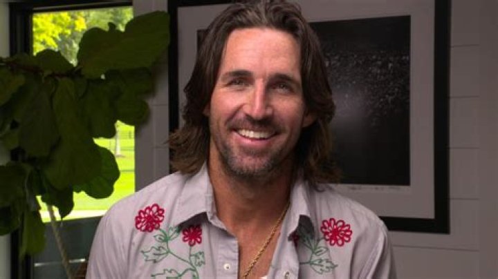 
Jake Owen Reveals How He Spontaneously Decided To Stop Drinking 