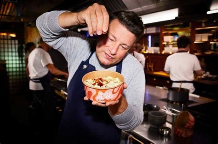 Jamie Oliver calls a reporter a “bitch” for asking about his weight gain