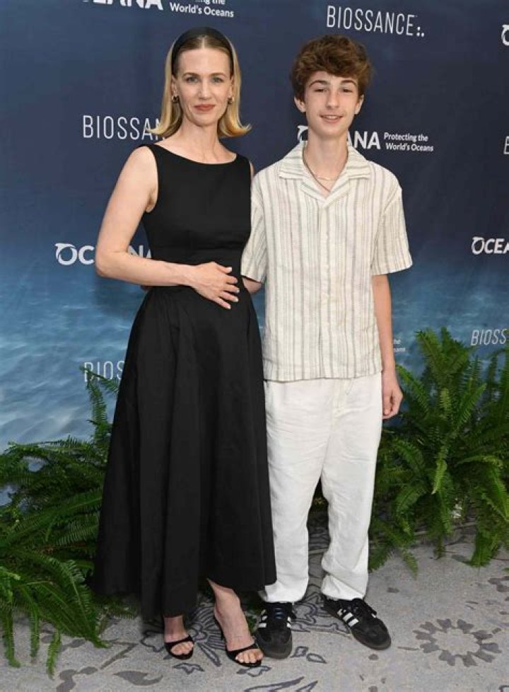 January Jones’s baby daddy blind item: Ashton Kutcher? Seriously?