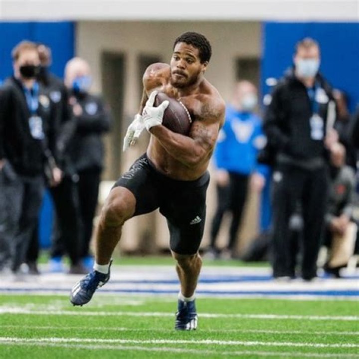 
Jaret Patterson Height, Weight, Net Worth, Age, Birthday, Wikipedia, Who, Nationality, Biography 