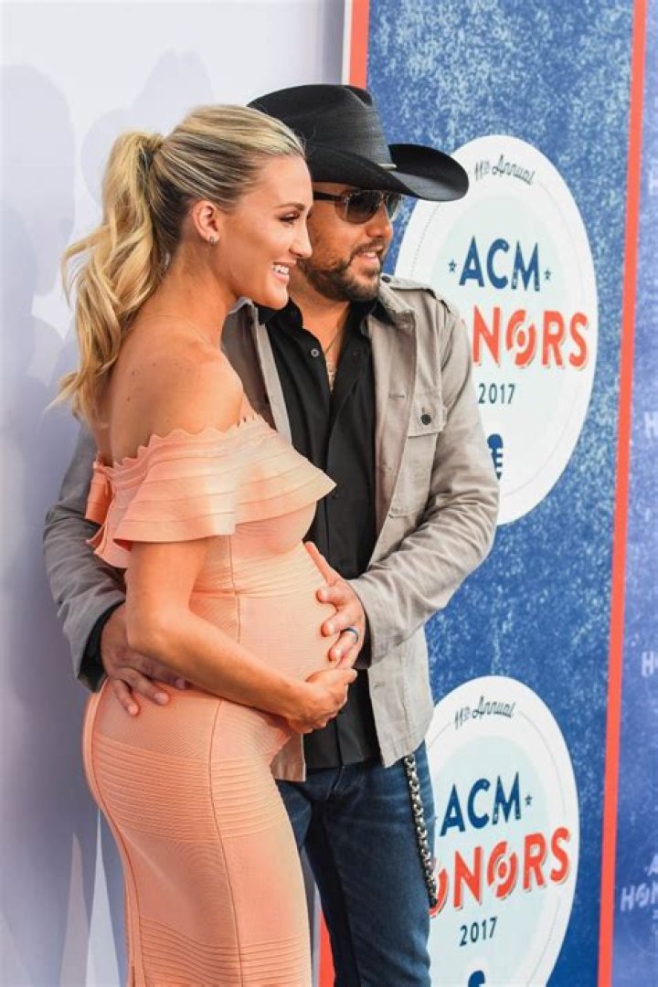 Jason Aldean, Pregnant Wife Brittany Kerr Revealed the Gender of the Baby with adorable video on Instagram!! Must Watch!