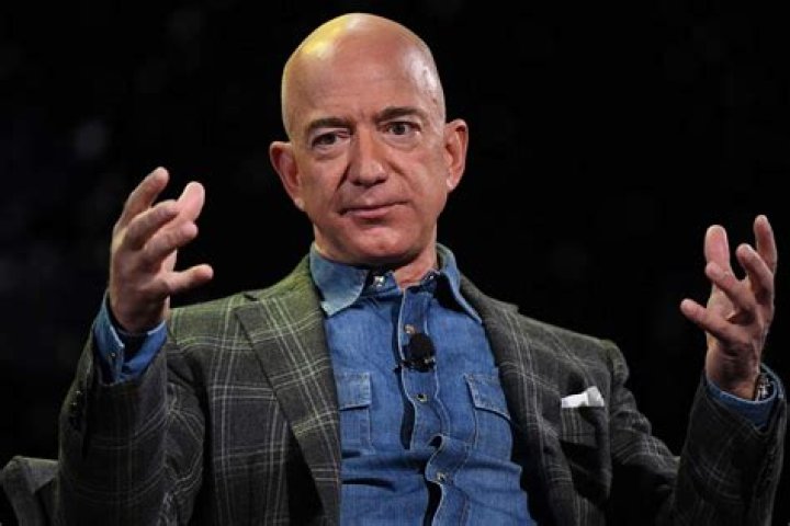 
Jeff Bezos Denies Housekeeper’s Claim of Unsafe Working Conditions and Discrimination 