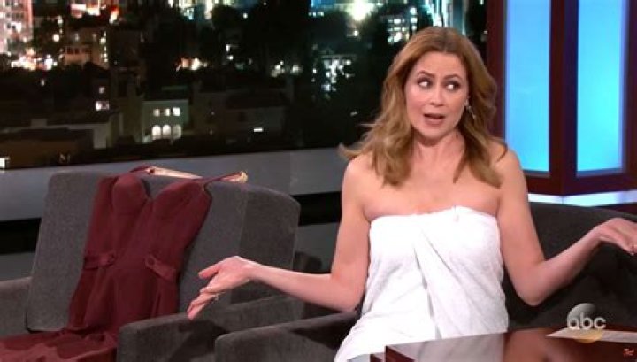 Jenna Fischer wore a towel on Kimmel after her zipper broke
