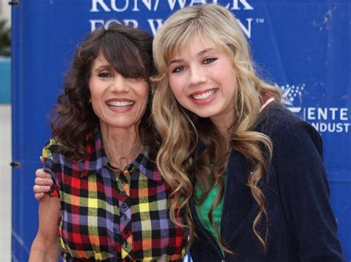 
Jennette McCurdy’s mom, Debra McCurdy, explains the abuse that her daughter endured. 