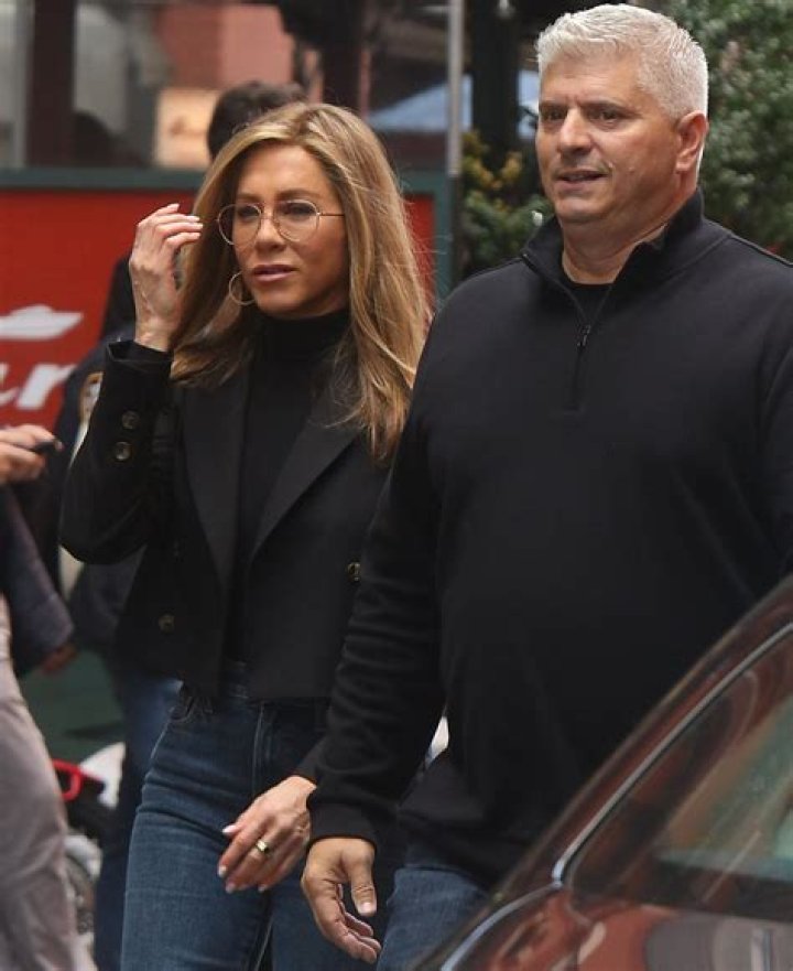 Jennifer Aniston hosted a big holiday party full of Hollywood’s A-list ‘old guard’